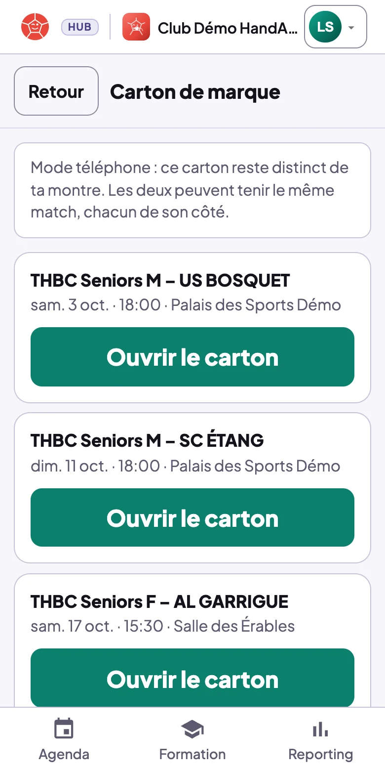 Écran Carton de marque du téléphone : le rappel Mode téléphone, ce carton reste distinct de ta montre, puis les matchs à venir de l'arbitre, chacun avec sa date, son heure, sa salle et le bouton Ouvrir le carton
