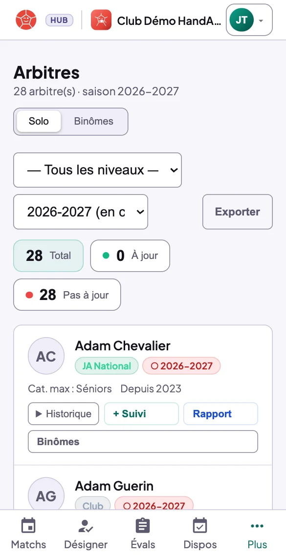 Écran Arbitres d'un accompagnateur sur téléphone : Exporter seulement, et la barre Matchs, Désigner, Évals, Dispos, Plus