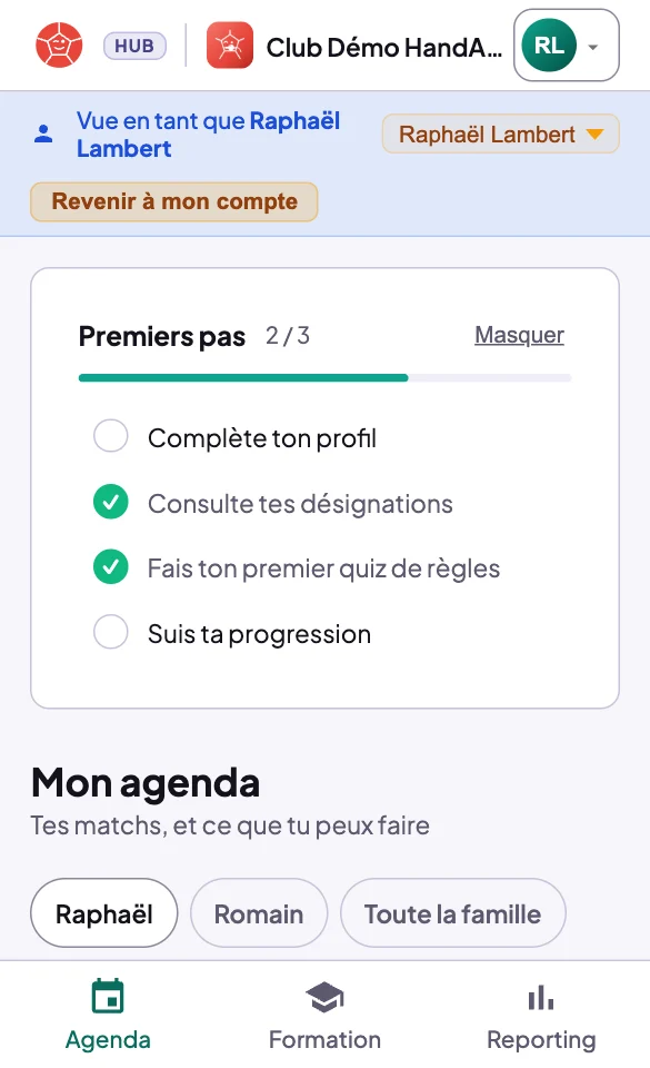 Vue d'un parent basculé sur son enfant : bandeau Vue en tant que, Revenir à mon compte, et l'agenda avec les prénoms des enfants et Toute la famille