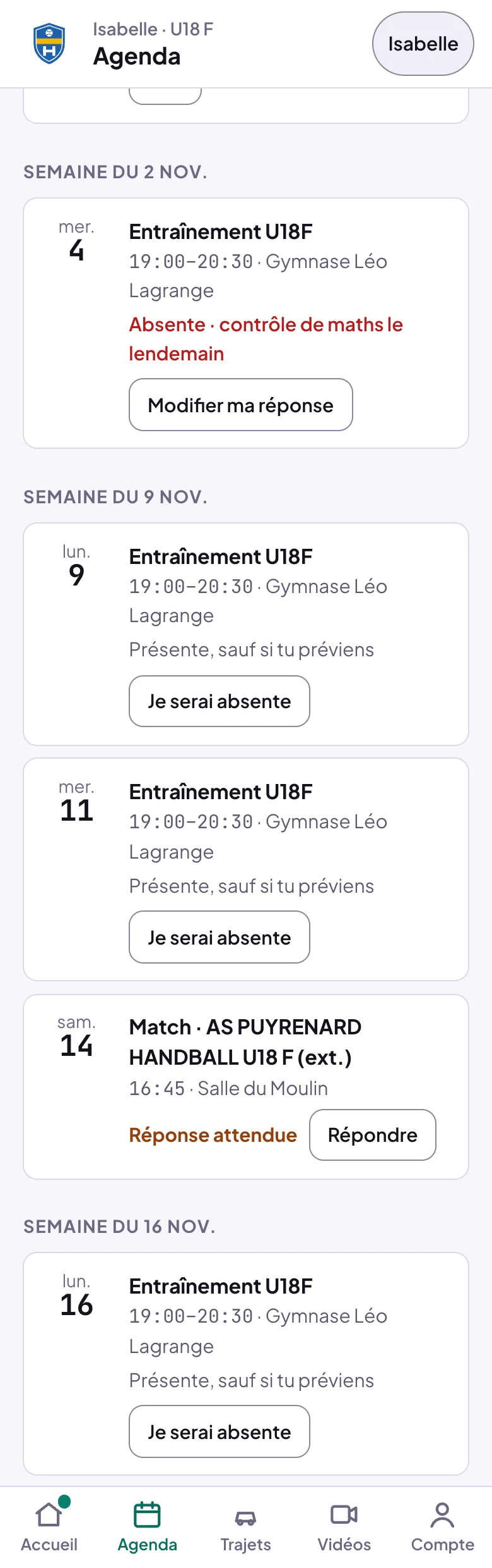 Agenda d'une joueuse : un entraînement répondu Absente avec son motif et Modifier ma réponse ; deux entraînements Présente, sauf si tu préviens, avec Je serai absente ; un match à l'extérieur, Réponse attendue, avec Répondre