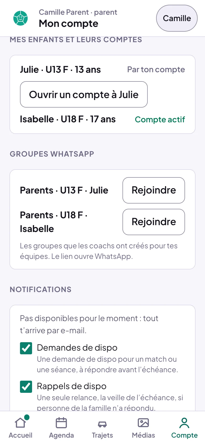 Mon compte d'un parent, plus bas : Mes enfants et leurs comptes, Julie U13 F Par ton compte, Ouvrir un compte à Julie, Isabelle U18 F Compte actif ; Groupes WhatsApp, Parents U13 F Julie et Parents U18 F Isabelle, chacun avec Rejoindre, et Les groupes que les coachs ont créés pour tes équipes. Le lien ouvre WhatsApp. ; puis Notifications