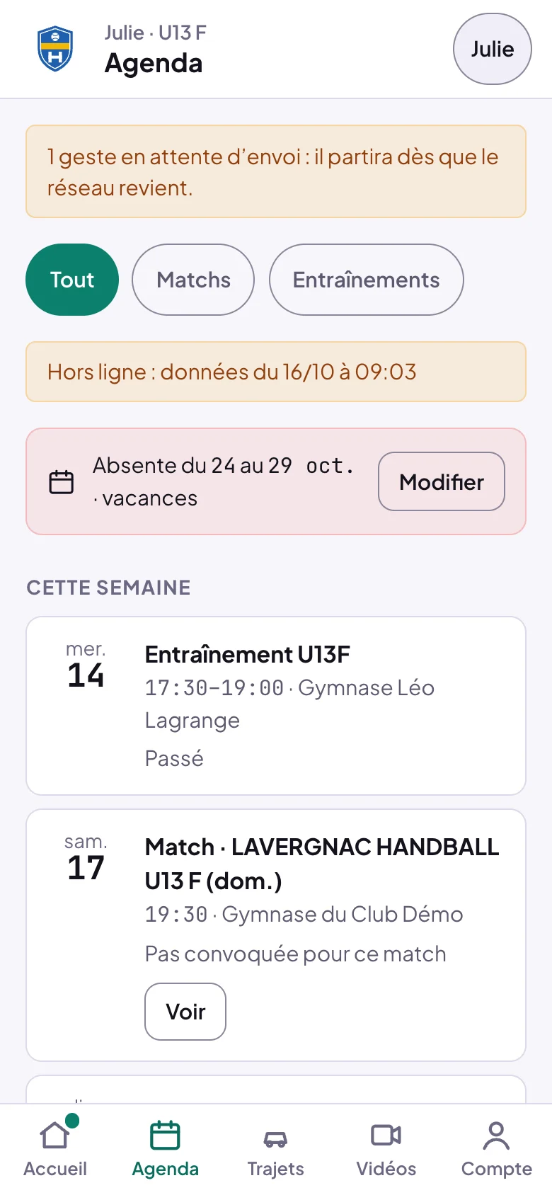 Agenda de Julie, réseau coupé : 1 geste en attente d'envoi : il partira dès que le réseau revient ; Hors ligne : données du 16/10 à 09:03 ; Absente du 24 au 29 oct., vacances ; l'agenda de la semaine