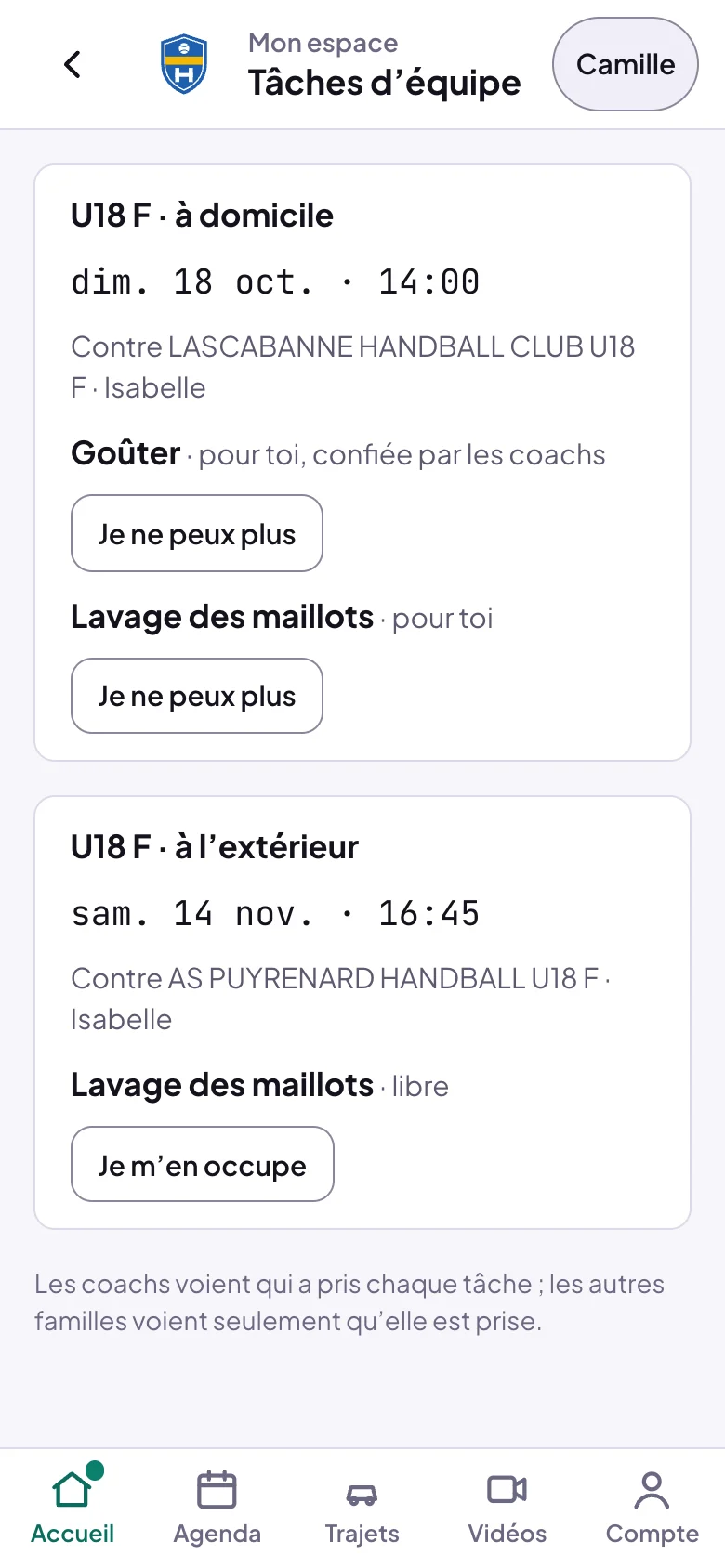 Écran Tâches d'équipe : U18 F à domicile dim. 18 oct., Goûter pour toi, confiée par les coachs, et Lavage des maillots pour toi, chacune avec Je ne peux plus ; U18 F à l'extérieur sam. 14 nov., Lavage des maillots libre, Je m'en occupe ; en bas, Les coachs voient qui a pris chaque tâche ; les autres familles voient seulement qu'elle est prise