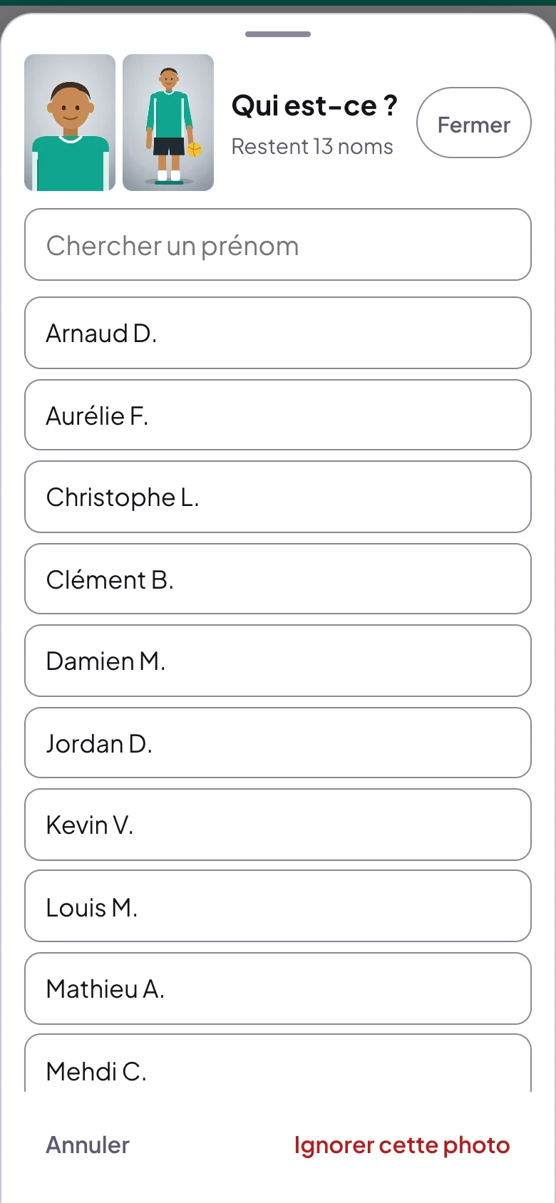 Feuille Qui est-ce ? : les deux clichés du groupe, Restent 13 noms, le champ Chercher un prénom, la liste des prénoms avec initiale, Annuler et Ignorer cette photo